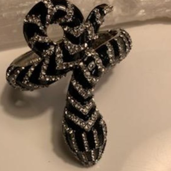 Black and SIlver Snake Bracelet - Picture 5 of 8